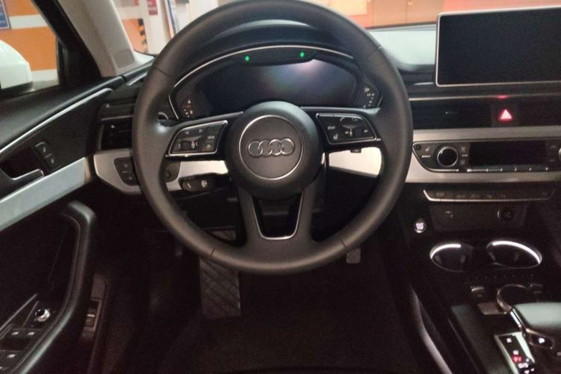 Used Audi A4L 2019 40 TFSI Fashion Edition China VI Emission Standard Steering Wheel