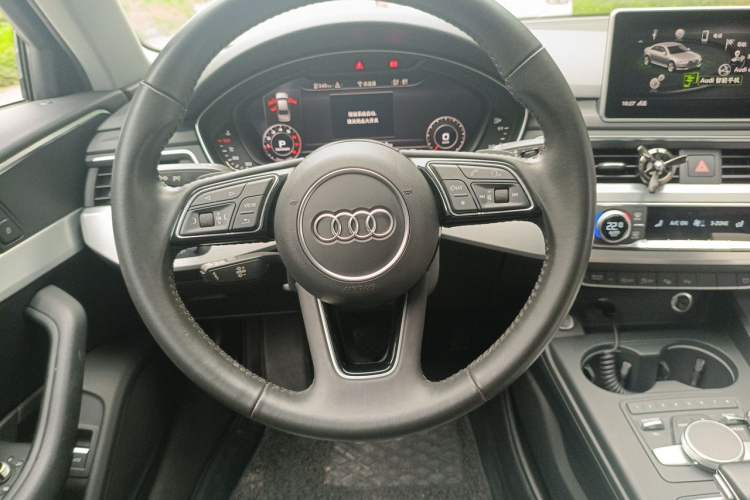 Used Audi A4L 2019 40 TFSI Fashion Version China V Steering Wheel