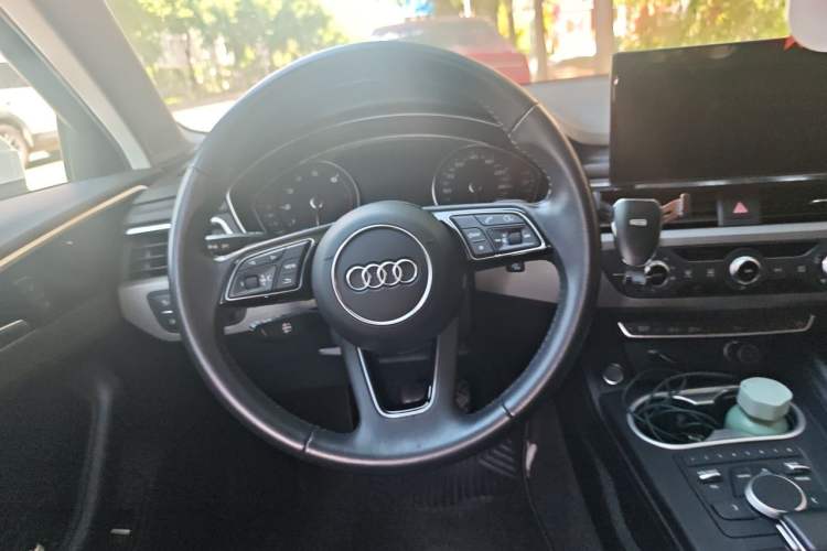 Used Audi A4L 2019 40 TFSI Ambition China VI Steering Wheel