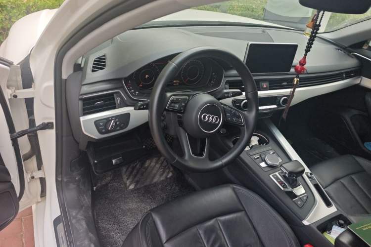 Used Audi A4L 2019 40 TFSI Fashion Version China V Steering Wheel