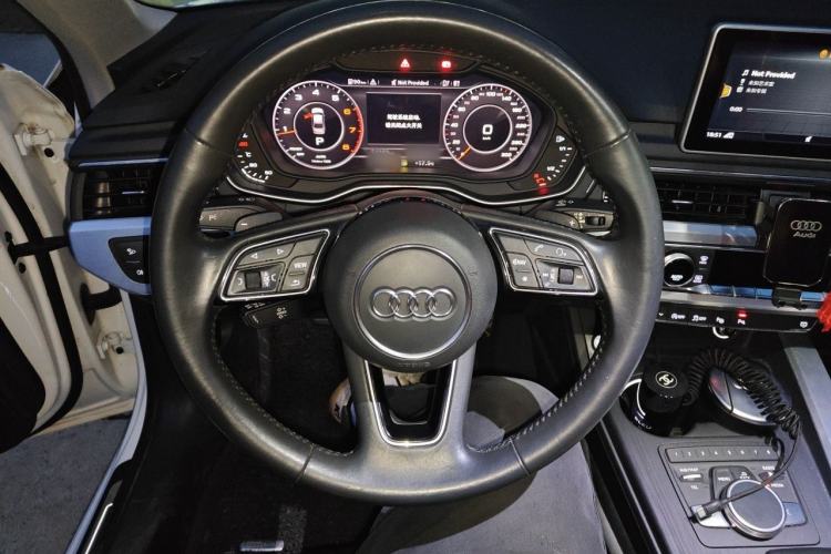 Used Audi A4L 2019 40 TFSI Fashion Version China V Steering Wheel
