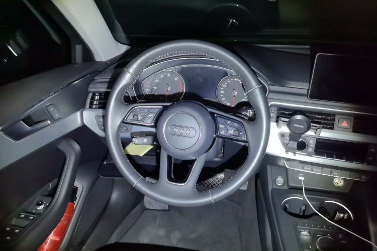 Used Audi A4L 2019 45 TFSI quattro Individual Sport Edition China VI Steering Wheel