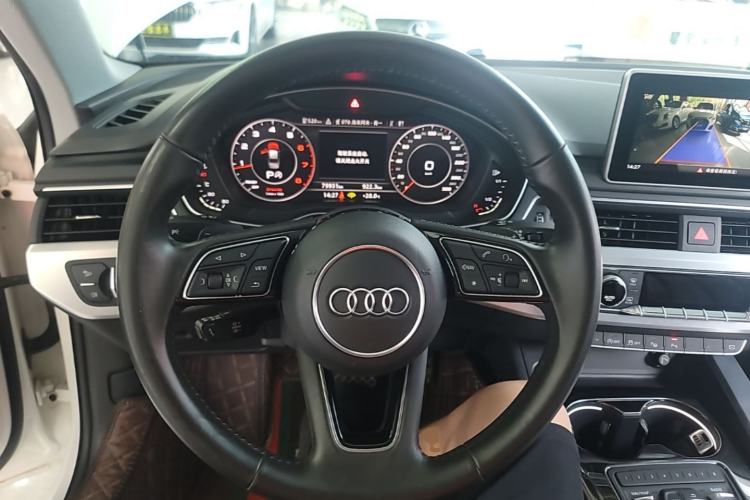 Used Audi A4L 2019 40 TFSI Fashion Edition China VI Emission Standard Steering Wheel