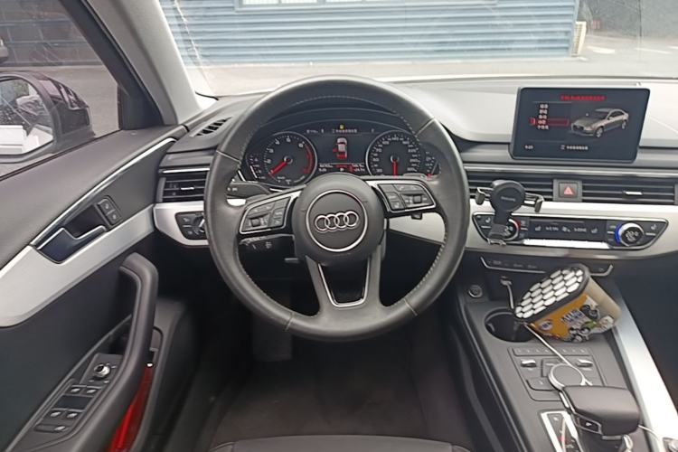 Used Audi A4L 2019 45 TFSI quattro Individual Sport Edition China VI Steering Wheel