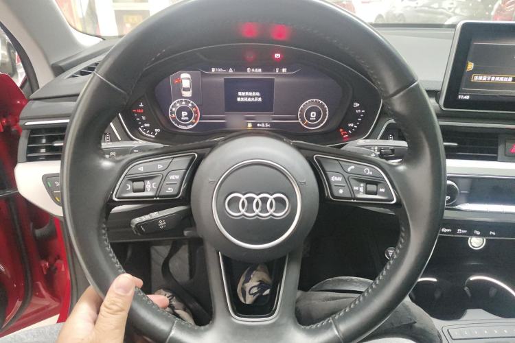 Used Audi A4L 2019 40 TFSI Fashion Edition China VI Emission Standard Steering Wheel