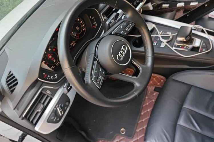 Used Audi A4L 2019 40 TFSI Fashion Edition China VI Emission Standard Steering Wheel