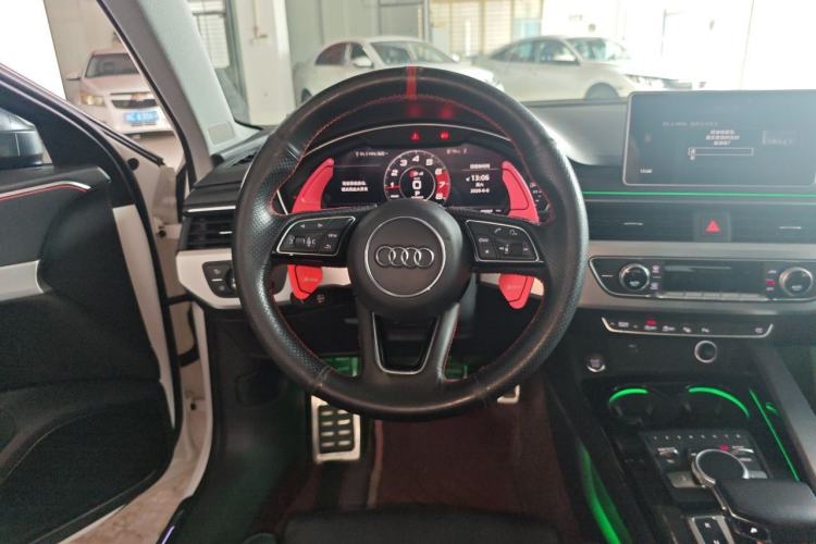 Used Audi A4L 2019 40 TFSI Fashion Edition China VI Emission Standard Steering Wheel