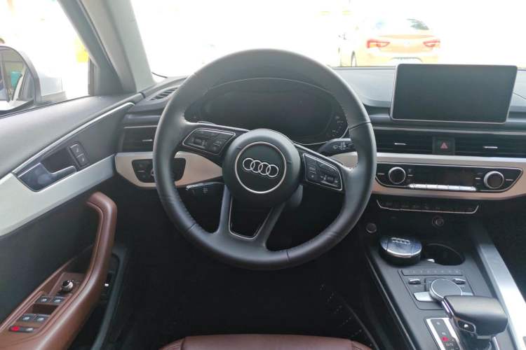 Used Audi A4L 2019 40 TFSI Fashion Edition China VI Emission Standard Steering Wheel