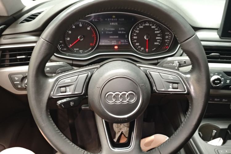 Used Audi A4L 2019 40 TFSI Ambition Version China V Steering Wheel