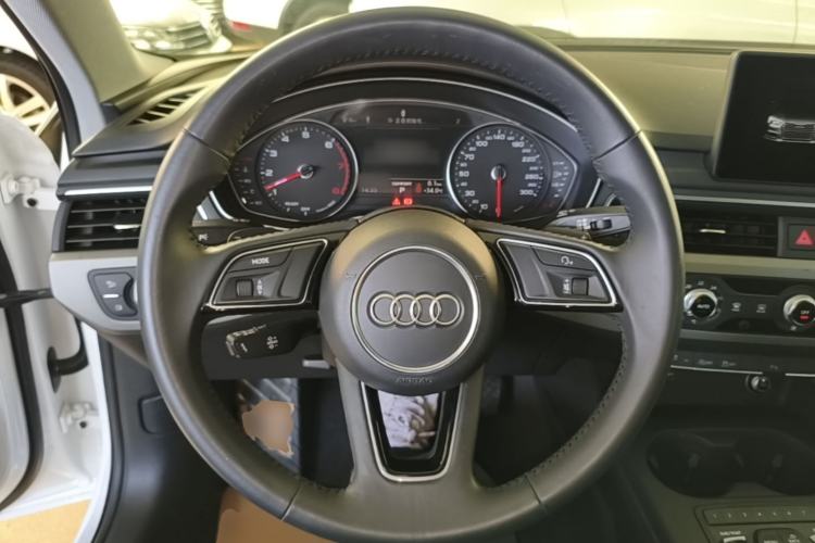 Used Audi A4L 2019 40 TFSI Ambition China VI Steering Wheel