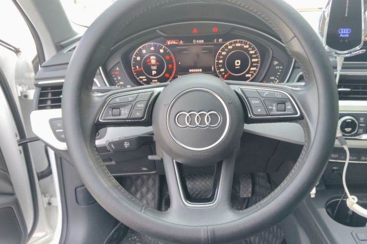 Used Audi A4L 2019 40 TFSI Fashion Version China V Steering Wheel