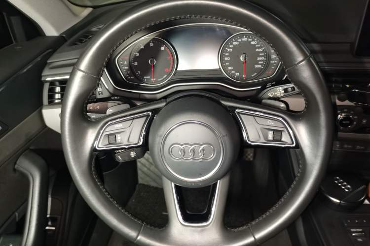 Used Audi A4L 2019 40 TFSI Ambition China VI Steering Wheel