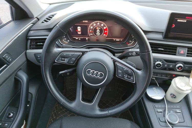 Used Audi A4L 2019 40 TFSI Ambition Version China V Steering Wheel