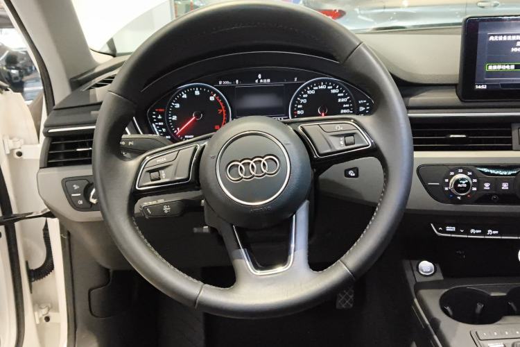 Used Audi A4L 2019 40 TFSI Ambition China VI Steering Wheel