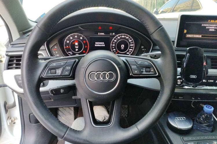 Used Audi A4L 2019 40 TFSI Fashion Edition China VI Emission Standard Steering Wheel