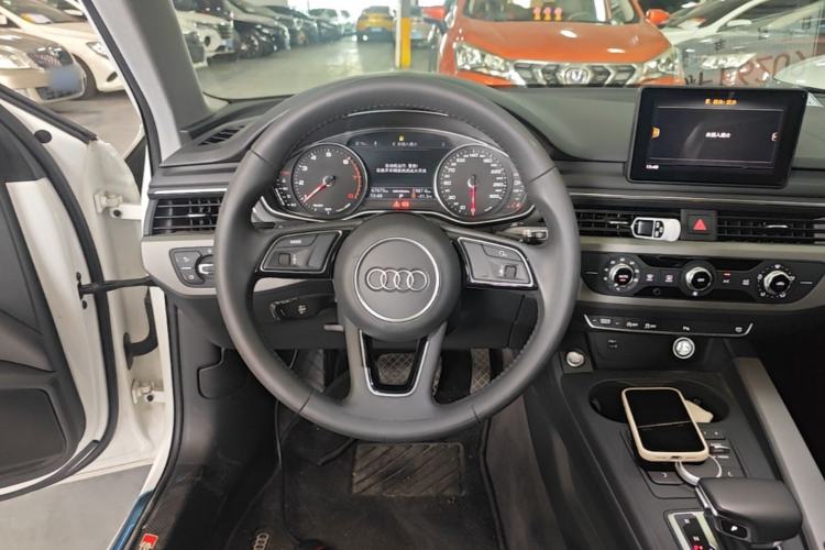 Used Audi A4L 2019 40 TFSI Ambition China VI Steering Wheel