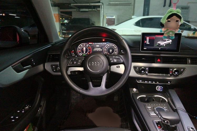 Used Audi A4L 2019 40 TFSI Fashion Edition China VI Emission Standard Steering Wheel