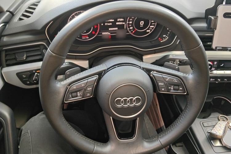 Used Audi A4L 2019 40 TFSI Fashion Edition China VI Emission Standard Steering Wheel