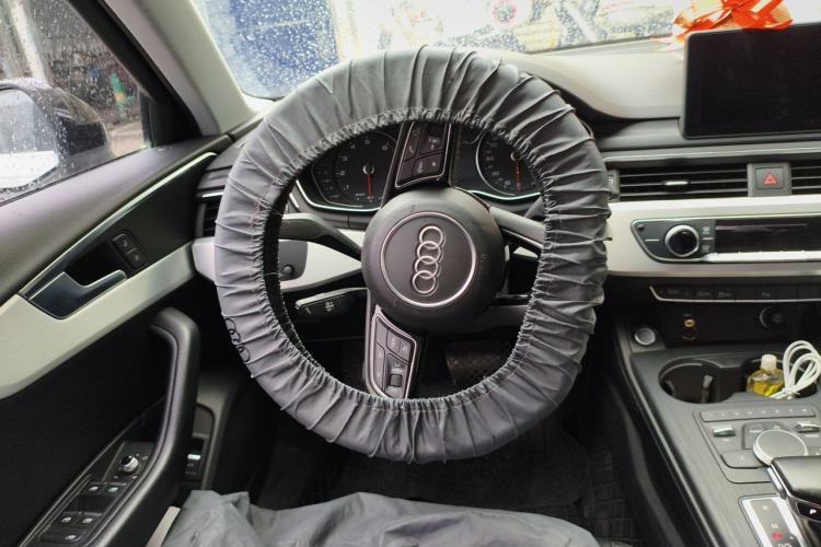 Used Audi A4L 2019 45 TFSI quattro Individual Sport Edition China VI Steering Wheel