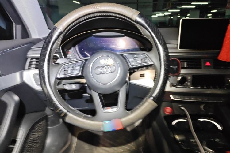 Used Audi A4L 2019 40 TFSI Fashion Edition China VI Emission Standard Steering Wheel