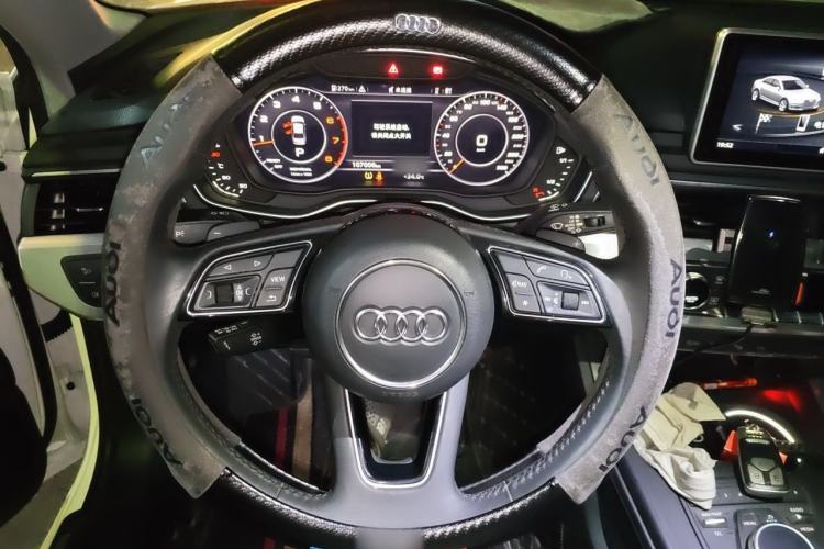 Used Audi A4L 2019 40 TFSI Fashion Edition China VI Emission Standard Steering Wheel