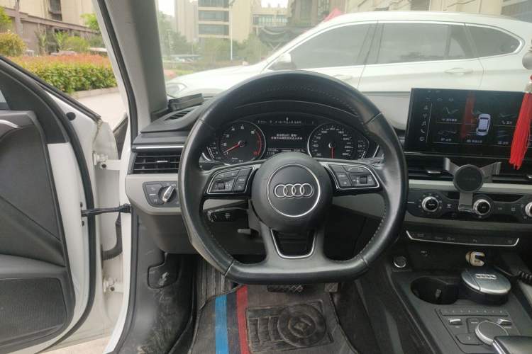 Used Audi A4L 2019 40 TFSI Ambition China VI Steering Wheel