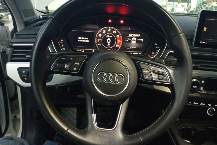 Used Audi A4L 2019 40 TFSI Fashion Edition China VI Emission Standard Steering Wheel