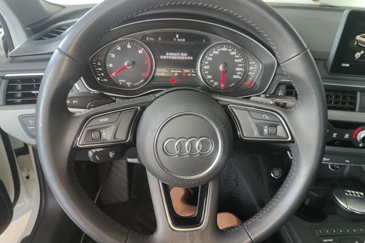 Used Audi A4L 2019 40 TFSI Ambition China VI Steering Wheel