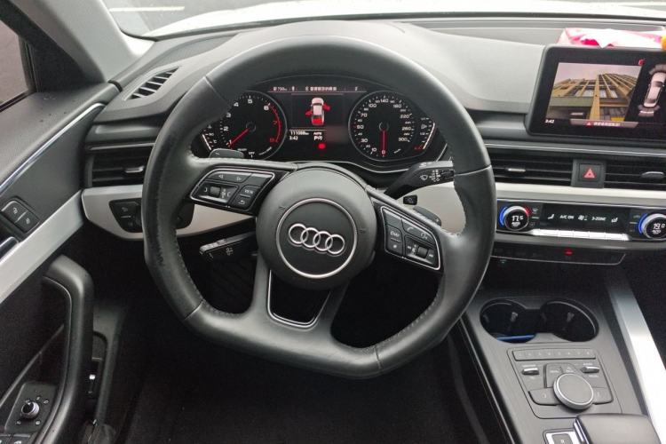 Used Audi A4L 2019 45 TFSI quattro Individual Sport Edition China VI Steering Wheel
