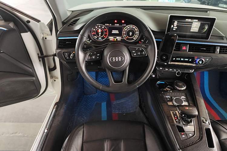 Used Audi A4L 2019 40 TFSI Fashion Edition China VI Emission Standard Steering Wheel