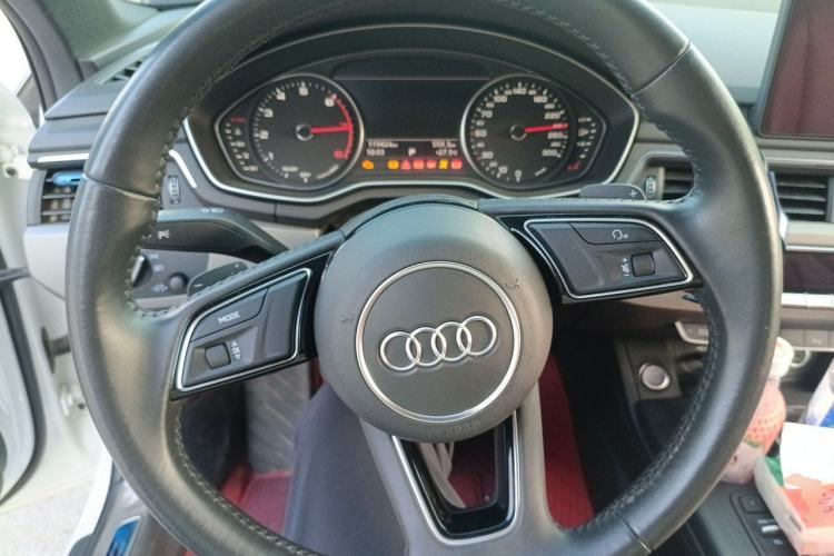 Used Audi A4L 2019 40 TFSI Ambition Version China V Steering Wheel