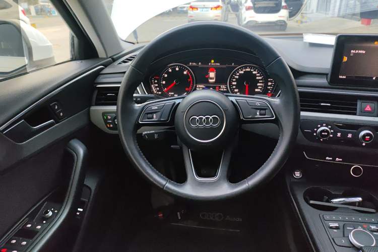Used Audi A4L 2019 35 TFSI Ambition China VI Steering Wheel