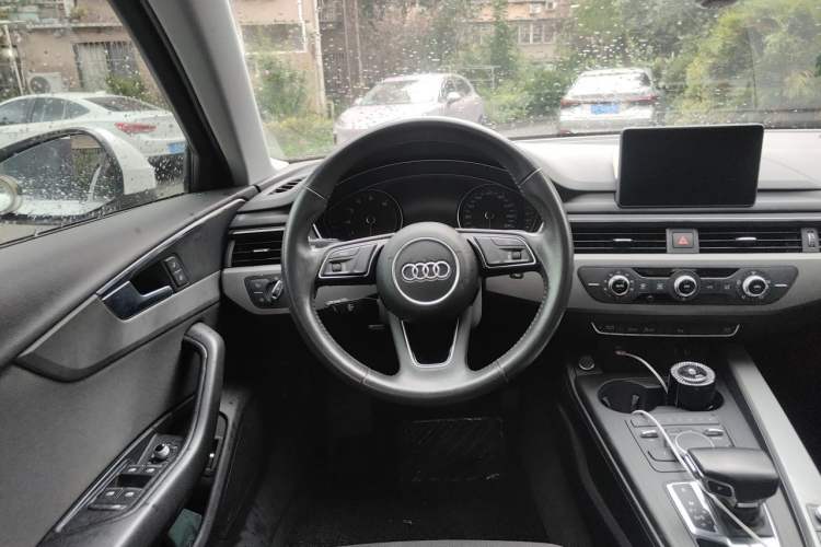 Used Audi A4L 2019 40 TFSI Ambition China VI Steering Wheel
