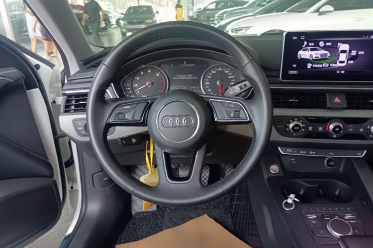 Used Audi A4L 2019 40 TFSI Ambition China VI Steering Wheel