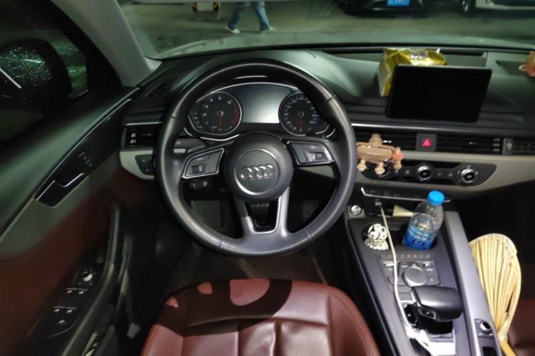 Used Audi A4L 2019 40 TFSI Ambition Version China V Steering Wheel