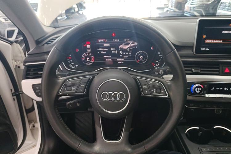 Used Audi A4L 2019 40 TFSI Fashion Edition China VI Emission Standard Steering Wheel