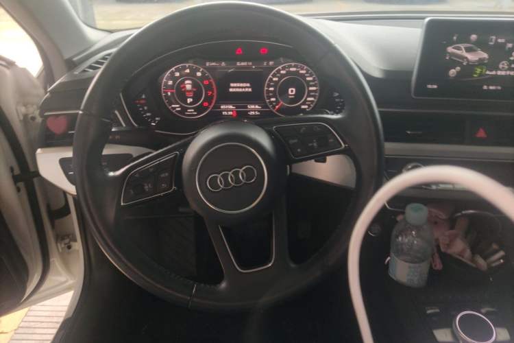 Used Audi A4L 2019 40 TFSI Fashion Edition China VI Emission Standard Steering Wheel