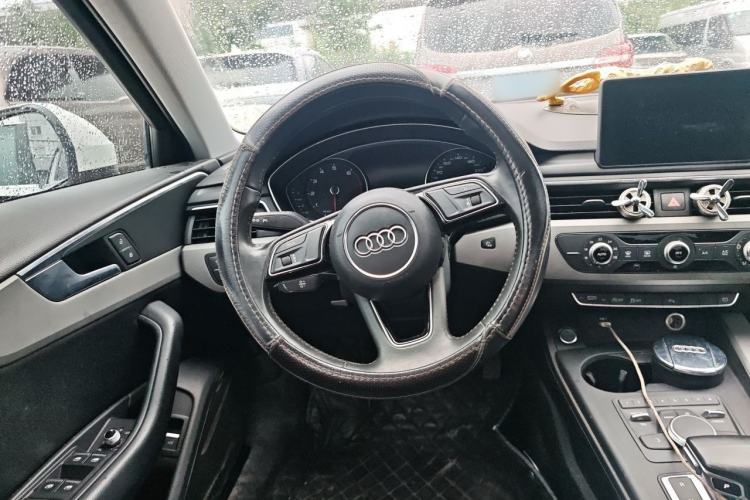 Used Audi A4L 2019 40 TFSI Ambition Version China V Steering Wheel