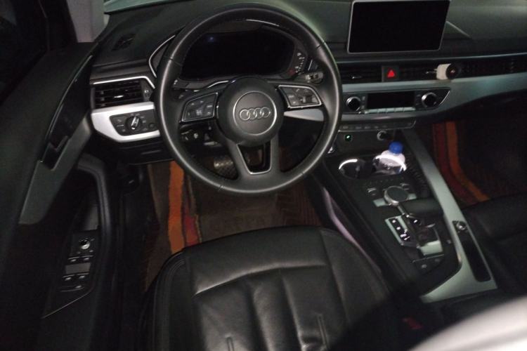 Used Audi A4L 2019 40 TFSI Fashion Edition China VI Emission Standard Steering Wheel