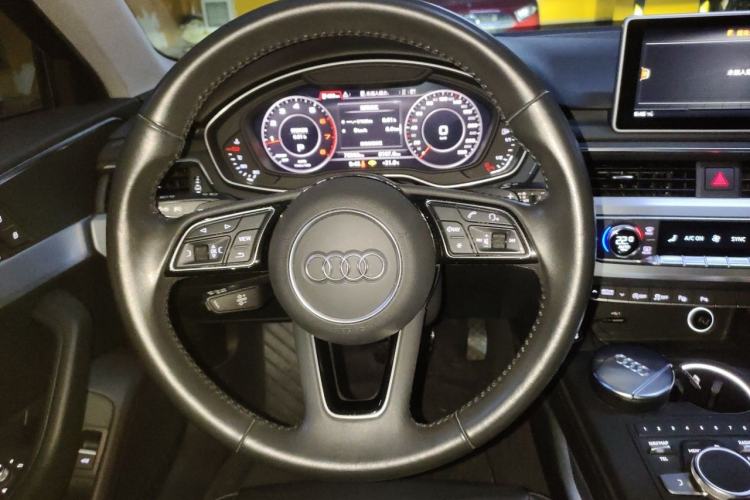 Used Audi A4L 2019 40 TFSI Fashion Edition China VI Emission Standard Steering Wheel