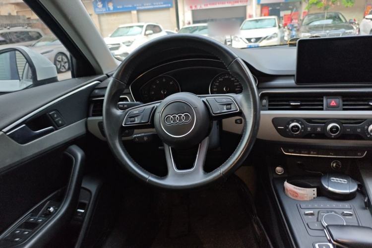 Used Audi A4L 2019 40 TFSI Ambition Version China V Steering Wheel