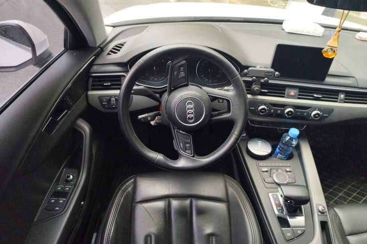 Used Audi A4L 2019 40 TFSI Ambition China VI Steering Wheel