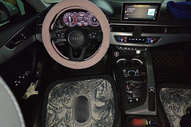 Used Audi A4L 2019 40 TFSI Fashion Version China V Steering Wheel