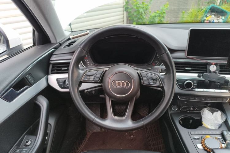 Used Audi A4L 2019 40 TFSI Fashion Version China V Steering Wheel