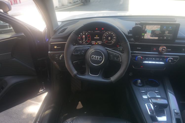 Used Audi A4L 2019 40 TFSI Fashion Edition China VI Emission Standard Steering Wheel