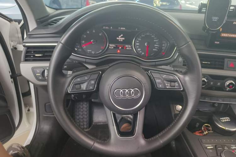 Used Audi A4L 2019 40 TFSI Ambition China VI Steering Wheel