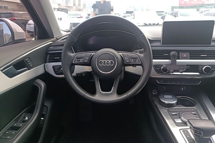 Used Audi A4L 2019 40 TFSI Fashion Edition China VI Emission Standard Steering Wheel