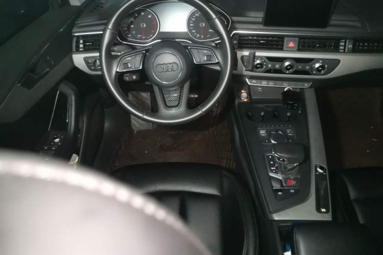 Used Audi A4L 2019 40 TFSI Ambition Version China V Steering Wheel
