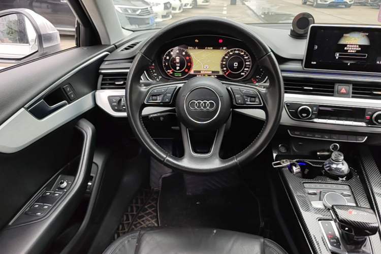 Used Audi A4L 2019 40 TFSI Fashion Edition China VI Emission Standard Steering Wheel