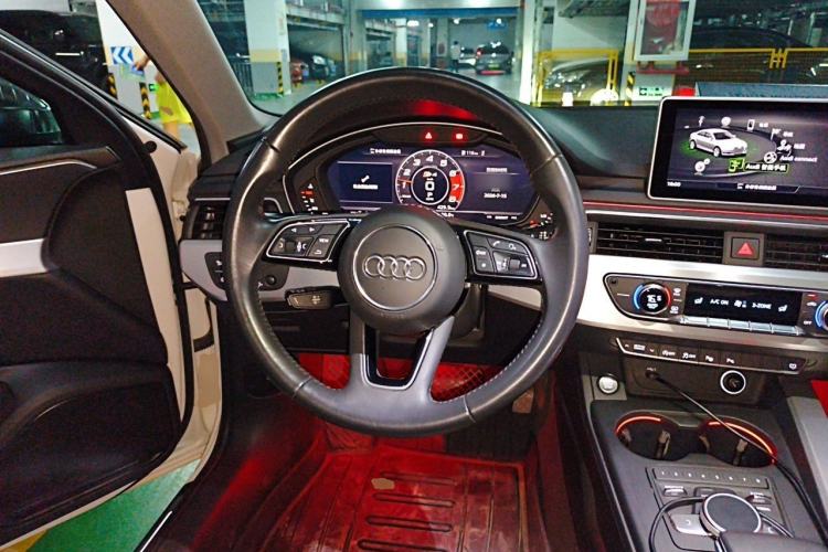 Used Audi A4L 2019 40 TFSI Fashion Edition China VI Emission Standard Steering Wheel